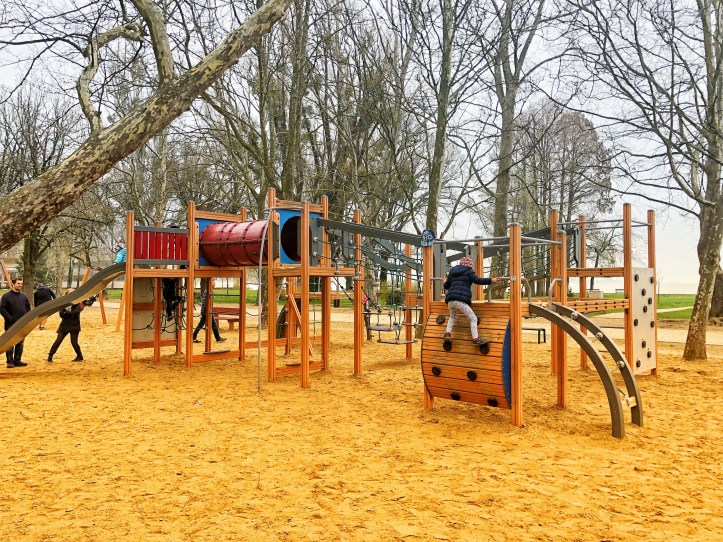 F2372A94-FB67-4484-A95B-4FBF58FCB163