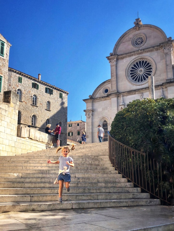 76E61579-3B71-451C-A9BF-C1C1B410BBF9